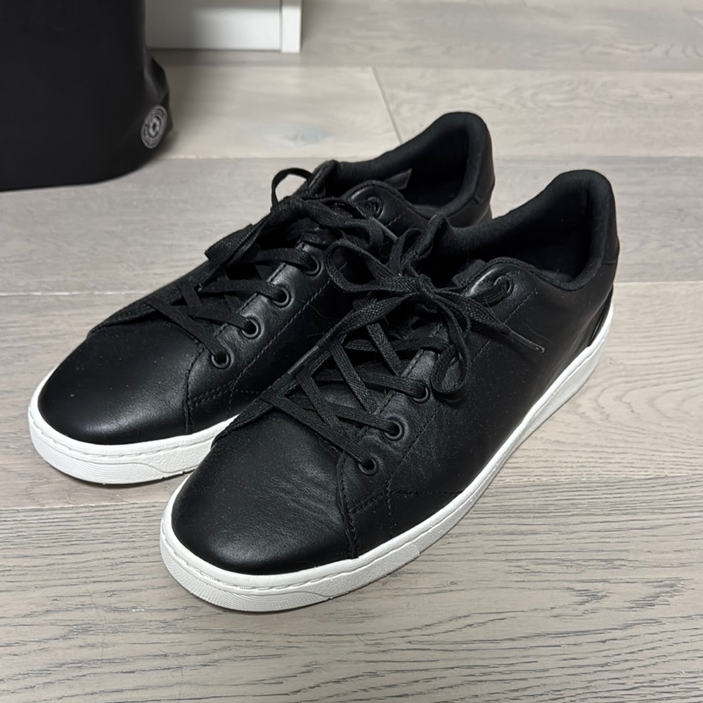 Toms Shoes
